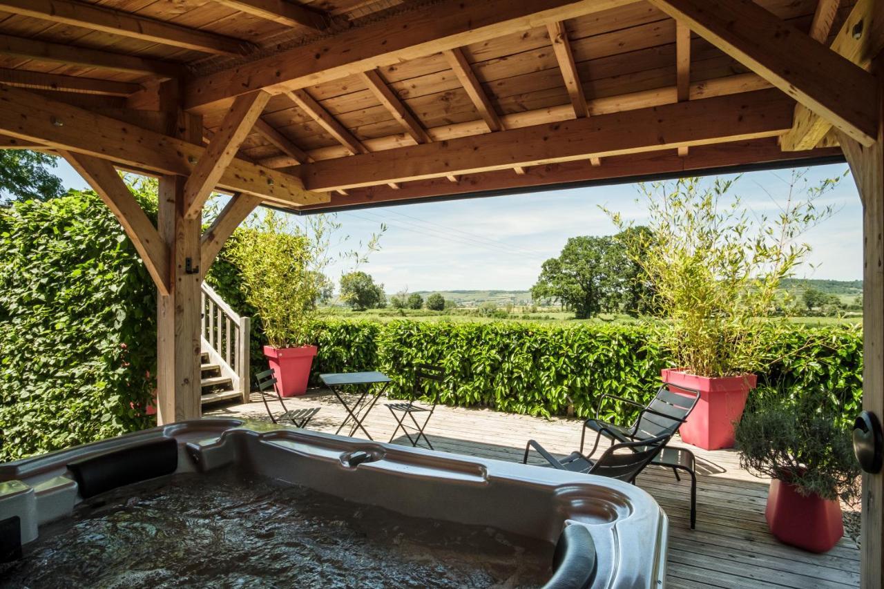 Le Domaine Des Pres Verts Suites & Chambres Avec Jacuzzi Privatif Jouey エクステリア 写真